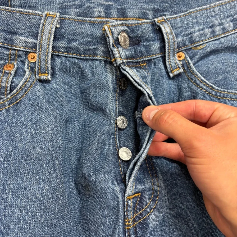 Levi's 501 Original Fit Jeans Men 30x32 Blue Straight Leg Button Fly Denim